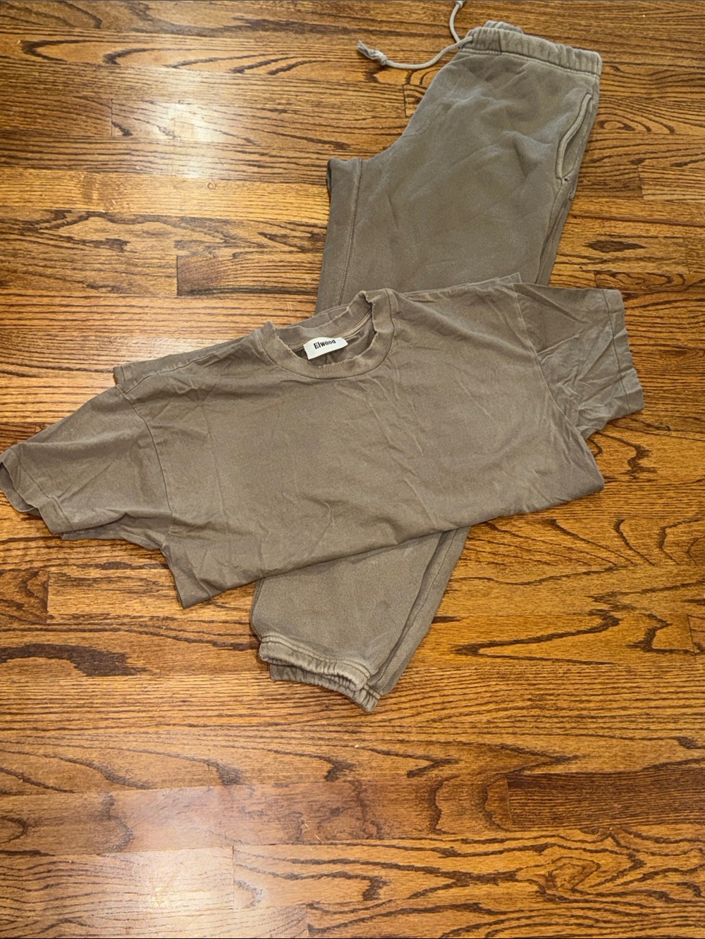 Short-Sleeve Crew Tee and jogger pants in Taupe for Men. SZ: Small(pant) XS(Tee)